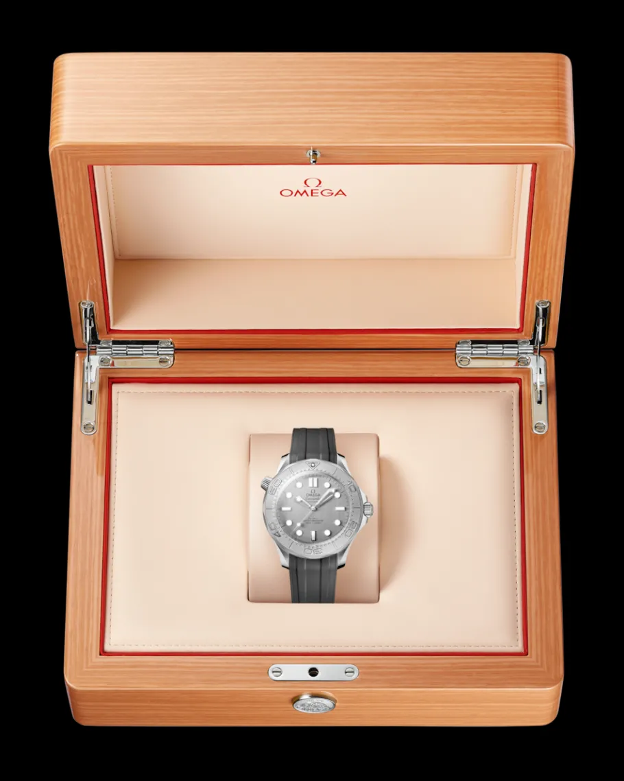 42 mm, acier sur bracelet caoutchouc|OMEGA New