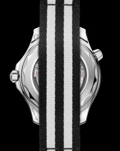 42 mm, acier sur bracelet NATO|OMEGA Hot