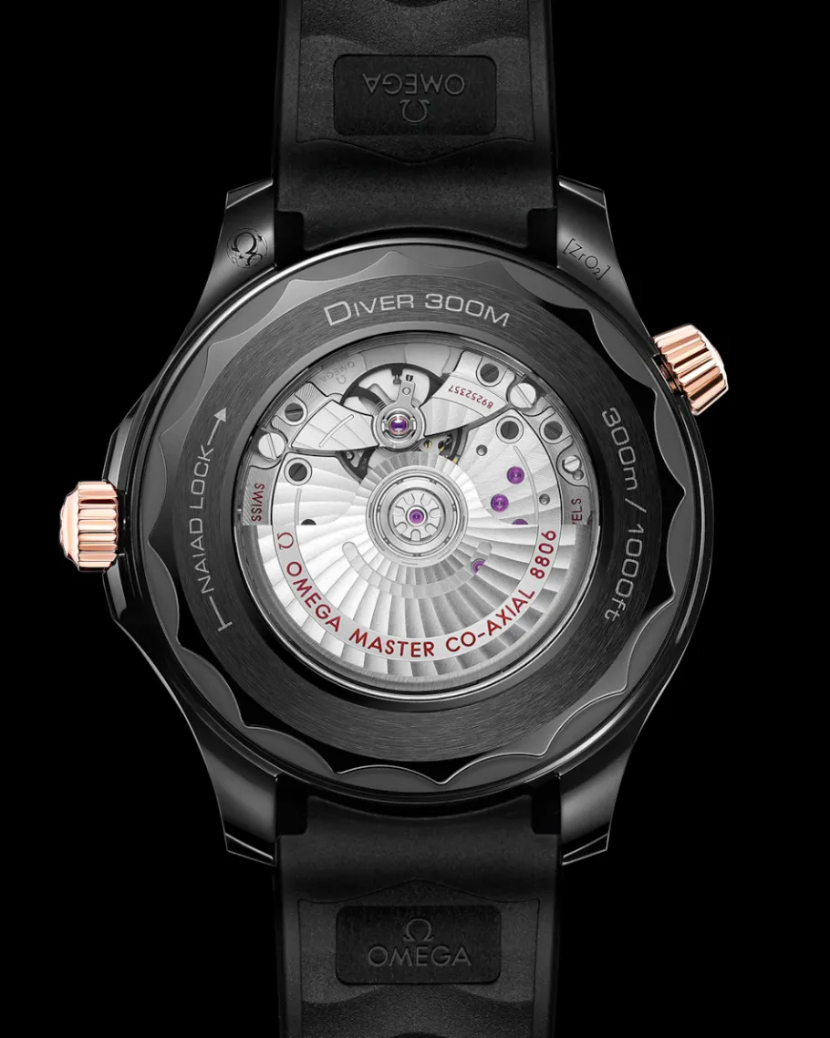 43,5 mm, céramique noire sur bracelet caoutchouc|OMEGA Hot