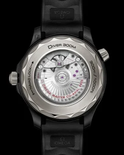 43,5 mm, céramique noire sur bracelet caoutchouc|OMEGA Fashion