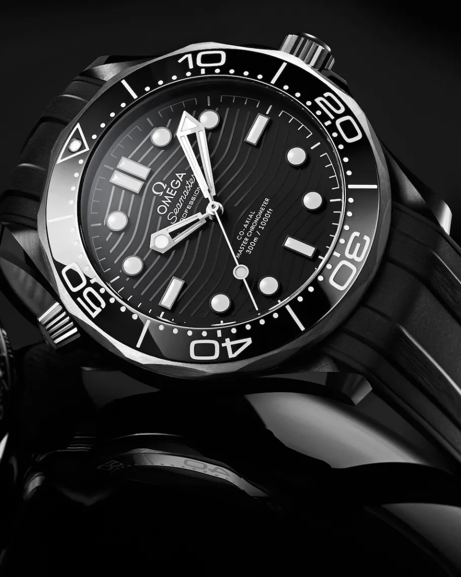 43,5 mm, céramique noire sur bracelet caoutchouc|OMEGA Fashion