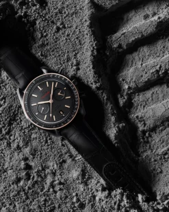 44,25 mm, céramique noire sur bracelet en cuir|OMEGA Fashion