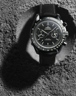 44,25 mm, céramique noire sur bracelet en cuir|OMEGA Online
