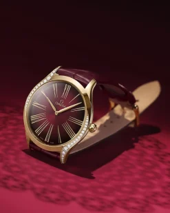 36 mm, or Moonshine™ sur bracelet en cuir|OMEGA Fashion