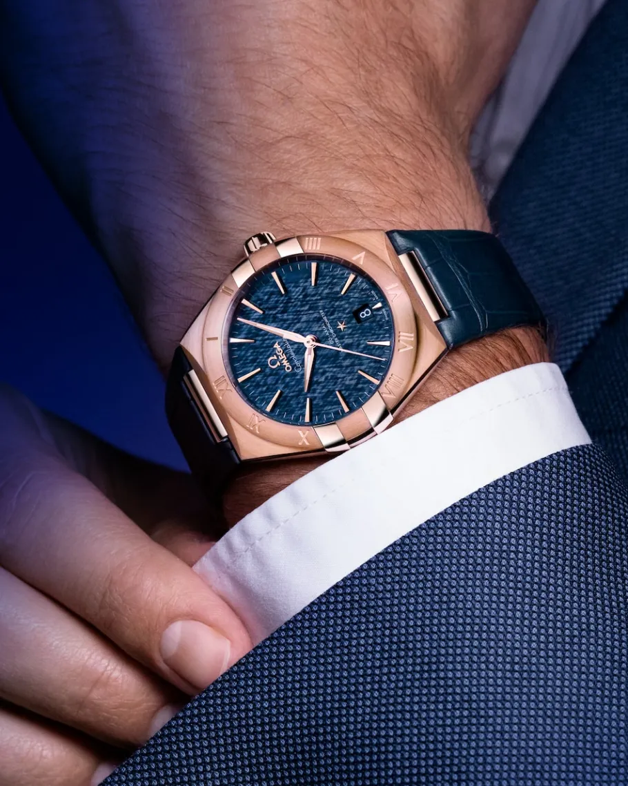 39 mm, or Sedna™ sur bracelet en cuir|OMEGA Sale